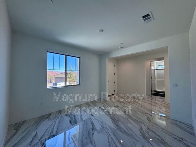 Building Photo - 25061 River Peak Dr