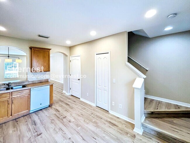 Building Photo - 16351 Swan View Cir