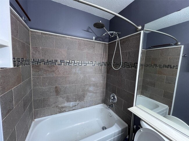 Building Photo - 7762 Pine Center Dr