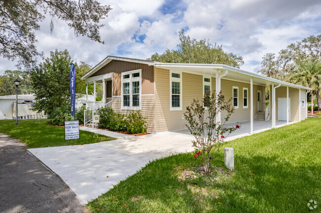 Building Photo - Mid Florida Lakes