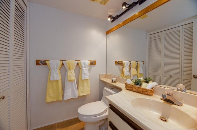 Building Photo - 1004 Ocean Park Ln