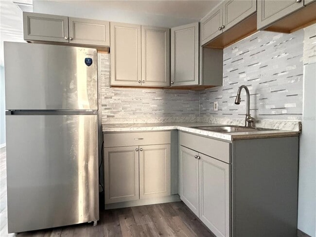 Building Photo - 1481 Drew St