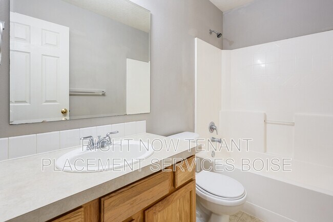 Building Photo - 14237 Carolina St