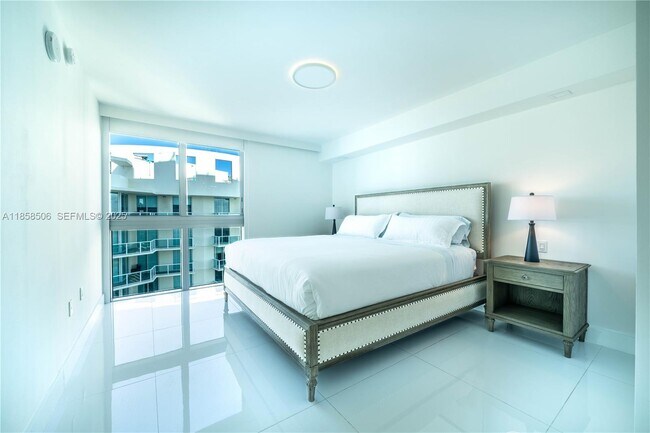 Building Photo - 300 Sunny Isles Blvd