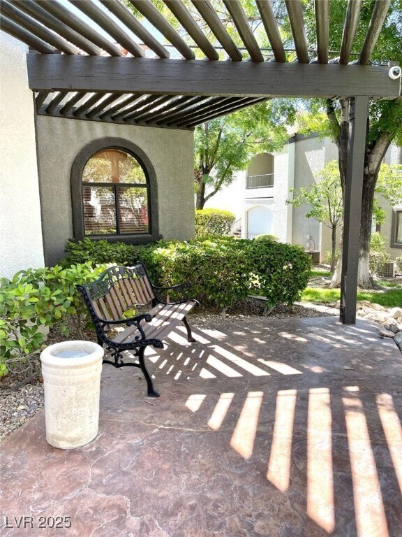 Building Photo - 950 Seven Hills Dr