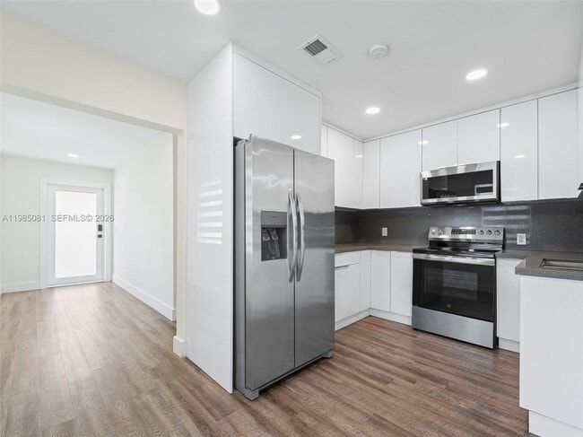 Building Photo - 3031 SW 64th Ave