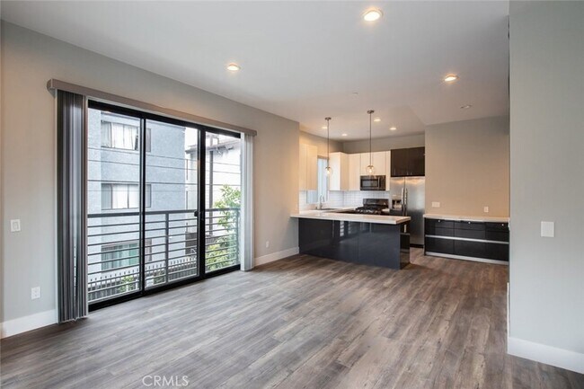 Building Photo - 330 Salem St