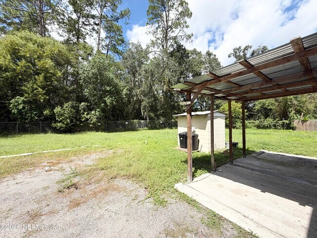 Building Photo - 2052 Navaho Ave