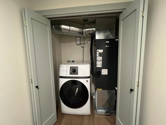 Building Photo - 160 Seabury St