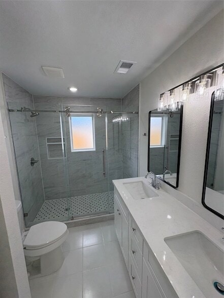 Building Photo - 704 S 10th St