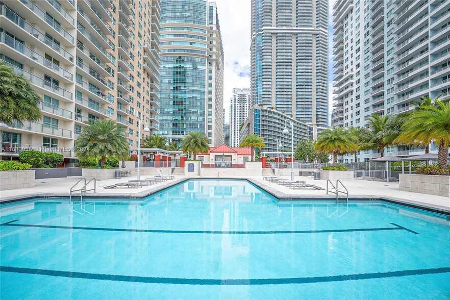 Building Photo - 1155 Brickell Bay Dr