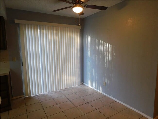 Building Photo - 1402 Barbergale St