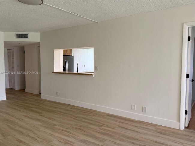 Building Photo - 9531 Seagrape Dr