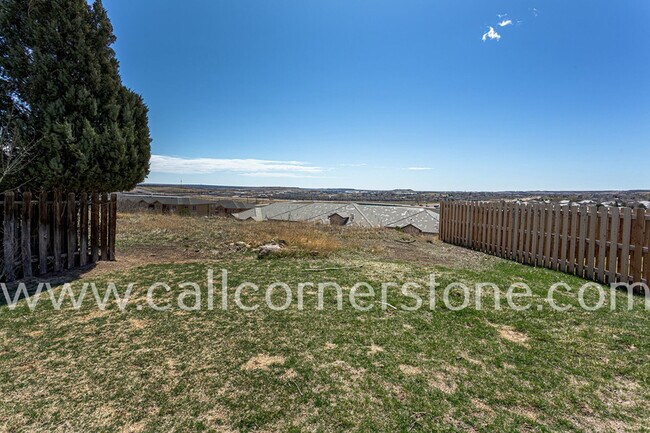 Building Photo - 940 Royal Crown Ln