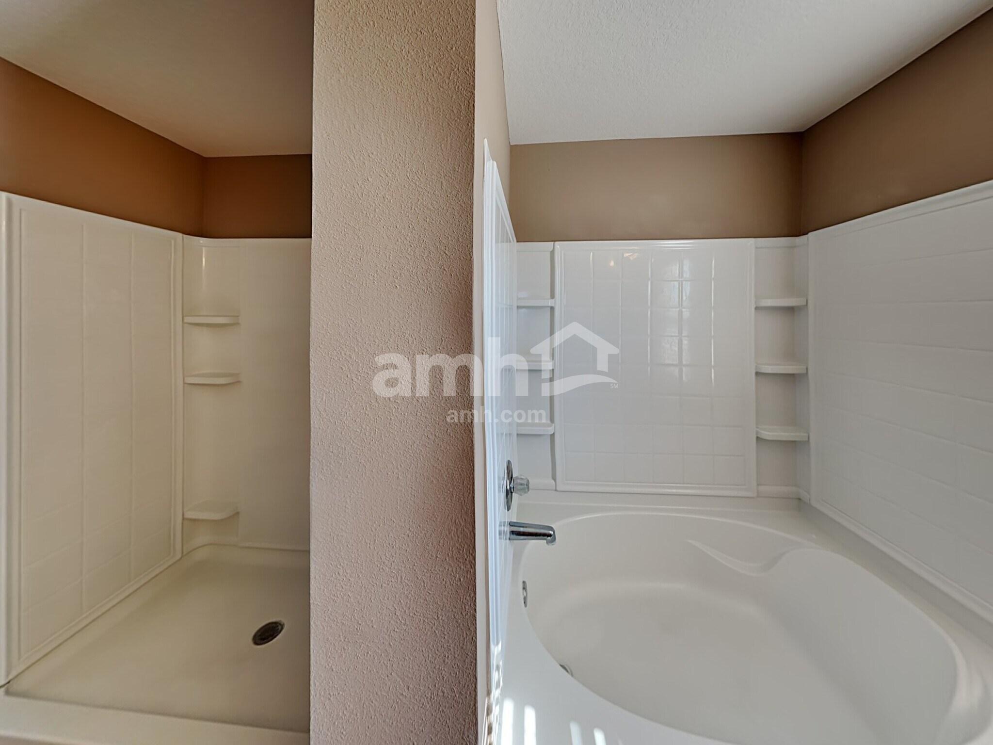 Building Photo - 1706 Bonita Bluff Ct