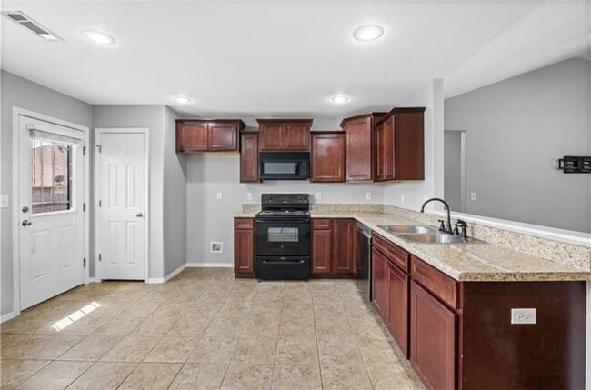 Building Photo - 611 Lasso Ln