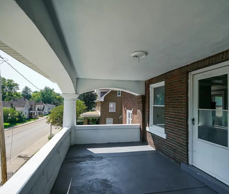 Building Photo - 501 W Columbia Ter