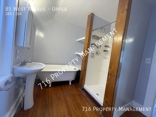 Building Photo - Charming, Fully Rehabbed 2 BR Apartment in...