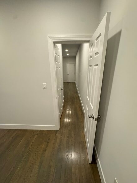 Building Photo - 24 Phillips St