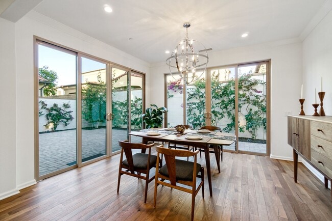 Building Photo - Thoughtfully Renovated 3 Bed, 2.5 Bath Sin...