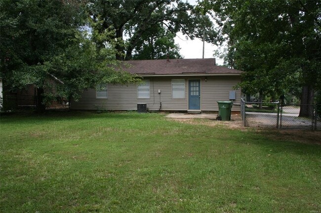 Building Photo - 2050 Yancey Ave