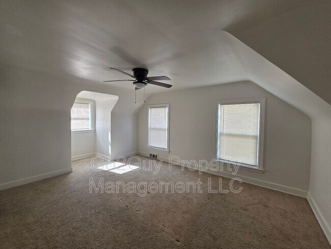 Building Photo - 5316 Buckingham