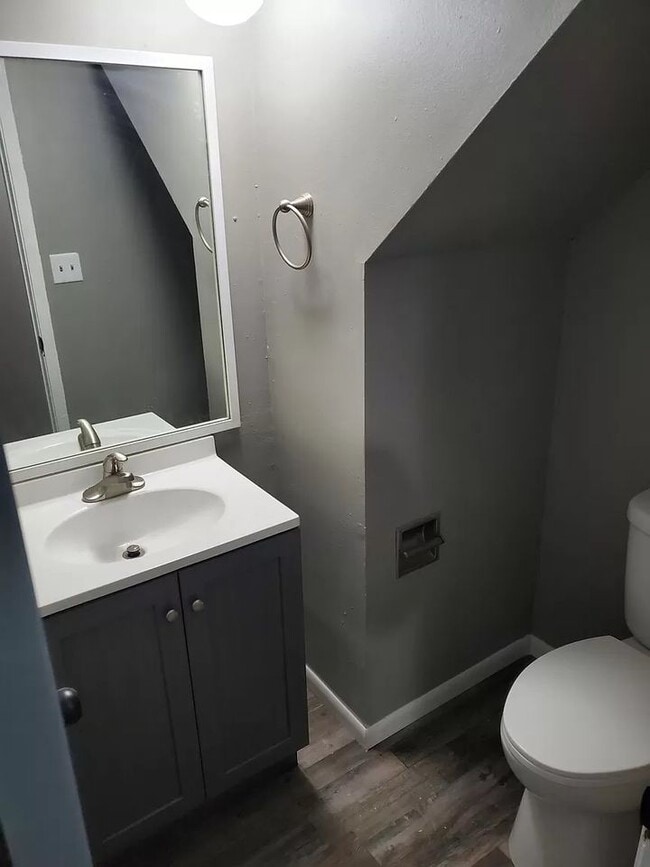 Building Photo - 616 E Hackley Ave