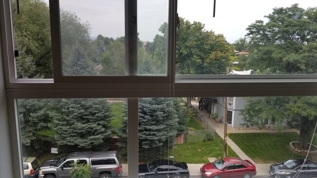 Building Photo - 2 Bedroom Condo SUPER close to Campus!