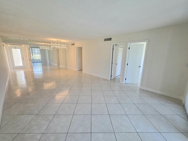 Building Photo - 3100 NE 48th Ct