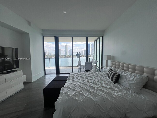 Building Photo - 504 Island Estates Dr