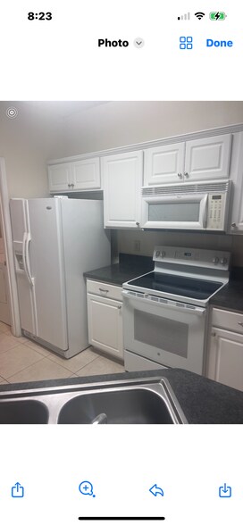 Building Photo - 10000 Gate Pky N