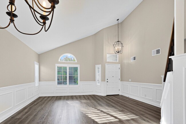 Building Photo - Exceptional Escondido Living — 4 Bed | 3 B...