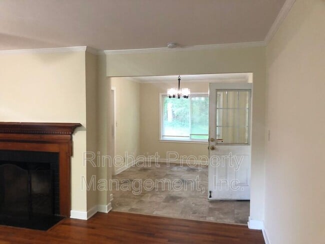 Building Photo - 2704 Ridgewood Ln