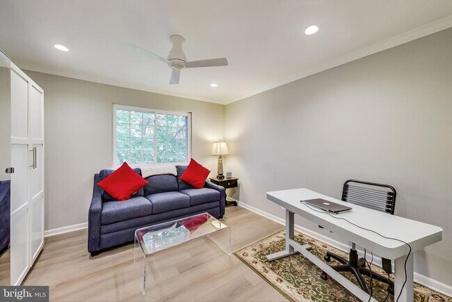 Building Photo - 5708 Chapman Mill Dr