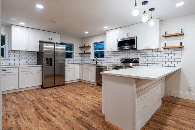 Building Photo - REMODELED 4 BEDROOM HOUSE