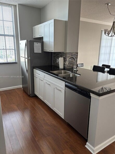 Building Photo - 1919 Van Buren St