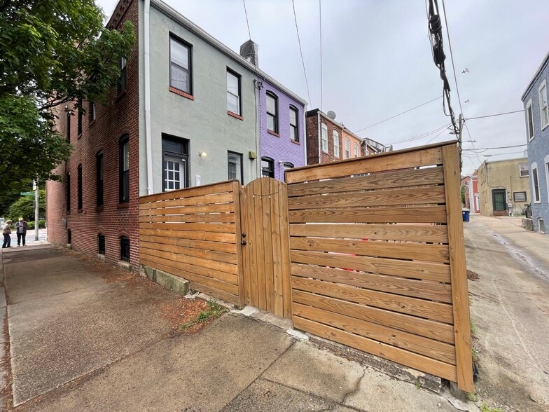Building Photo - 2838 E Baltimore St