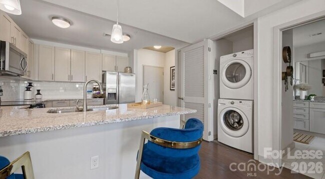 Building Photo - 640 N Church St