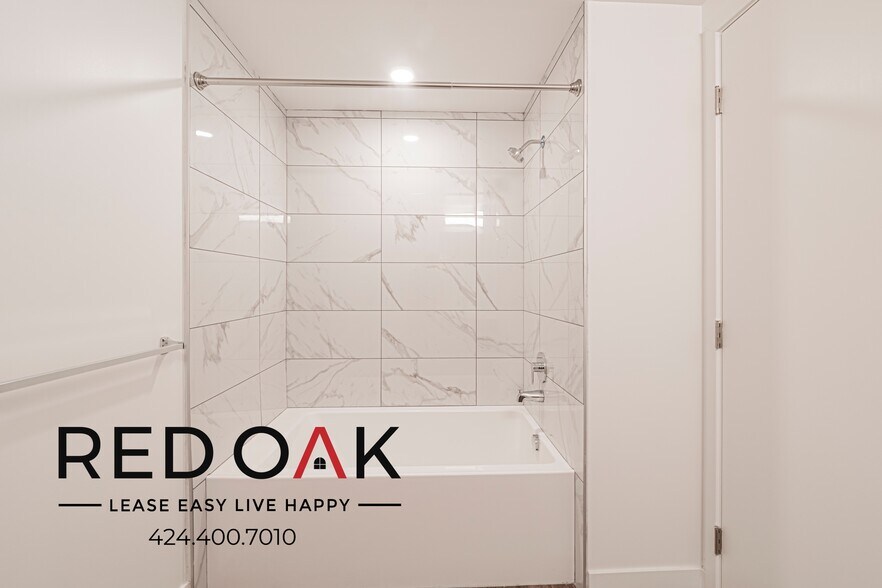 Building Photo - 1860 N Western Ave