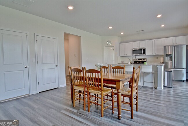 Building Photo - 8077 Rudder Cir