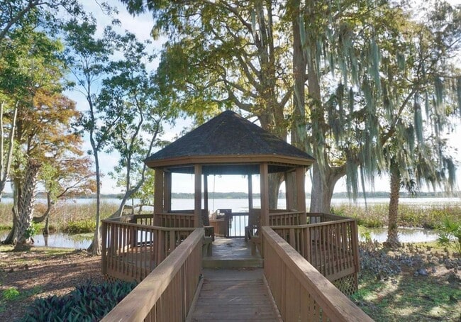 Building Photo - Park Lake - Community Pool