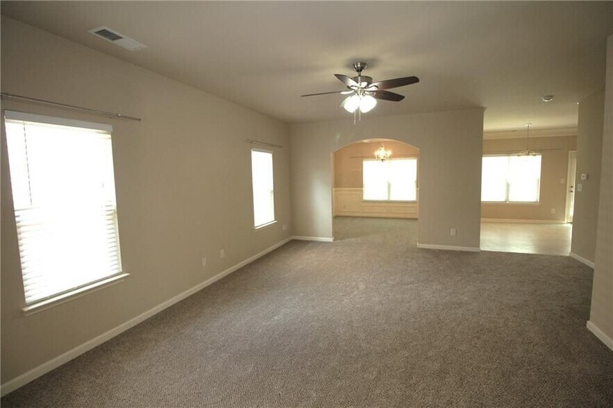Building Photo - 1317 Castleberry Dr