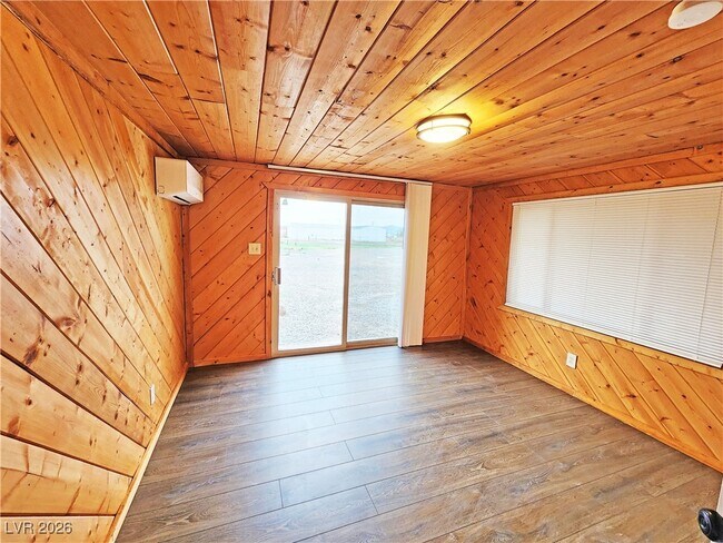 Building Photo - 2220 W Bell Vista Ave