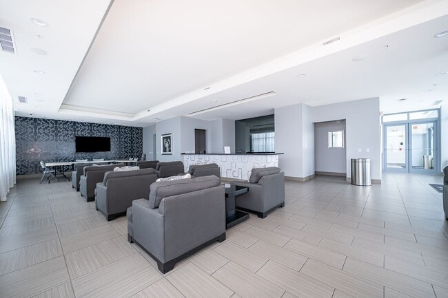 Building Photo - Beautiful 1BR/2BA Luxury High-Rise Condo in Downtown Orlando - Star Tower!