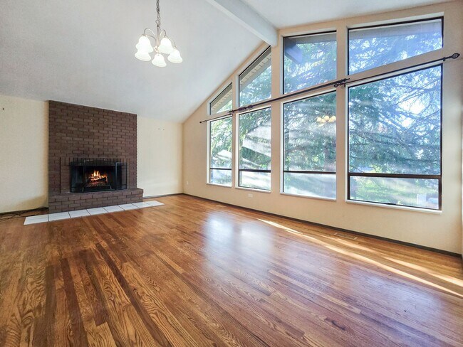 Building Photo - Charming 4-Bedroom Home with Bonus Rooms &...
