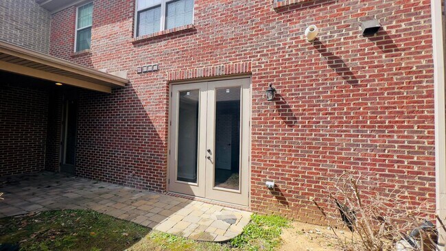 Building Photo - 4 bedroom 2.5 bathroom townhome located in Beaumont Park Townhome