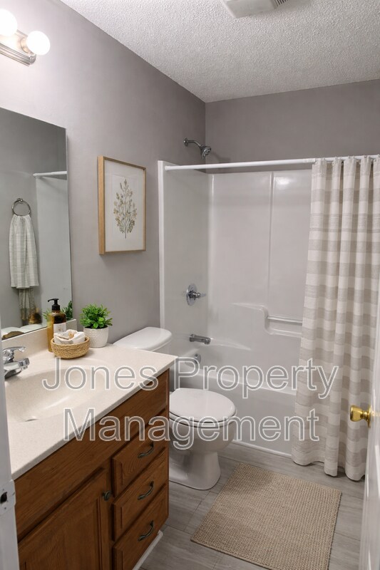 Building Photo - 176 Third Avenue