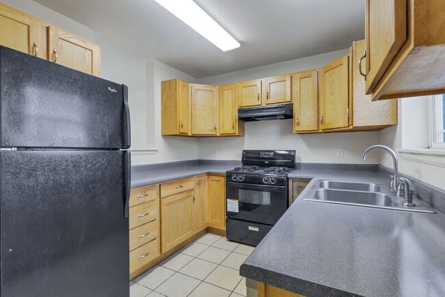 Building Photo - 1577 Chase St