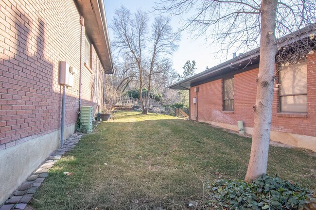 Building Photo - 1340 Ridgewood Ln