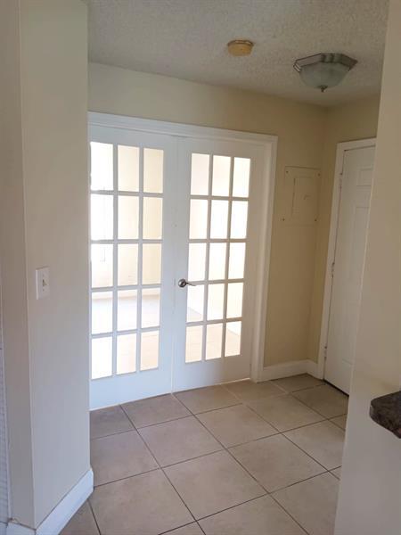 Building Photo - 1055 Coral Club Dr